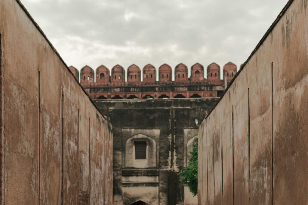 Car Blast Shakes Red Fort Area