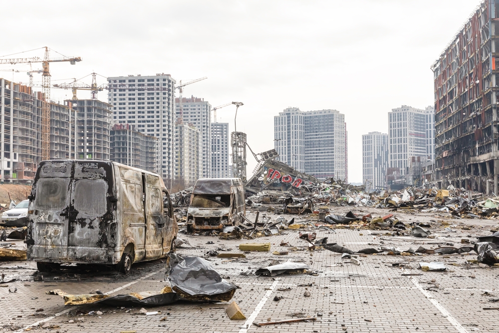 Russian Strikes Kill, Injure Dozens in Kyiv