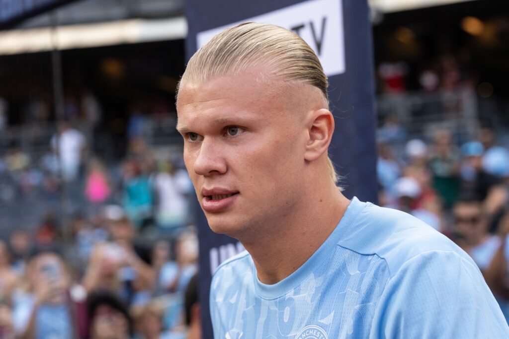 Manchester City crush Liverpool to close gap on Arsenal